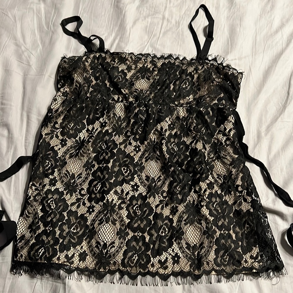 The Limited lace top. Black lace, gold underlay size small